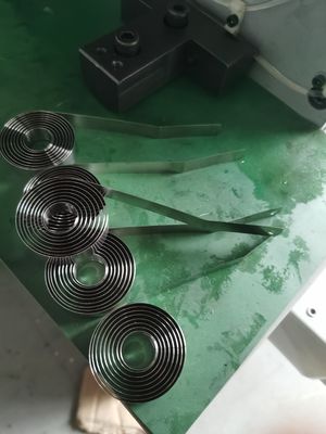 5.5 کیلووات CNC فنر شکل دهی اختیاری سیستم های دستی و 200 کیلوگرمی Decoiler